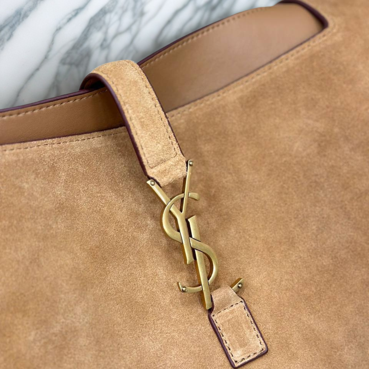 Saint Laurent – Le 5 à 7 Bea-tas in suede