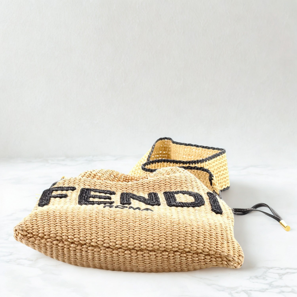 Fendi – Sack Small Braided Straw Bag in Beige