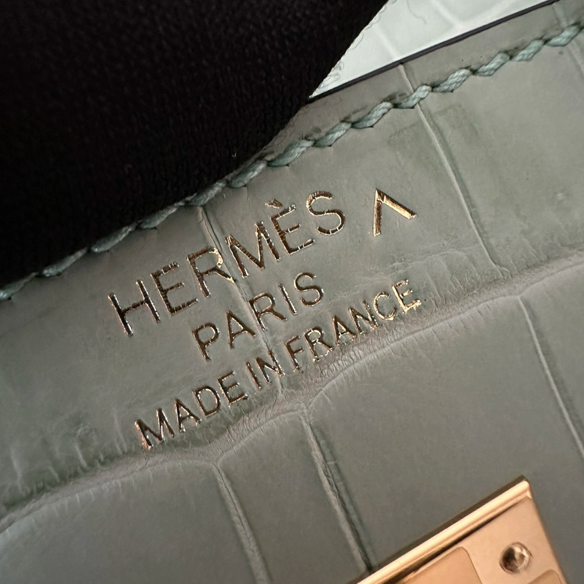 Hermès Set – Kelly 28 Vert d’Eau Alligator Limited Edition & Orange Sandals Green