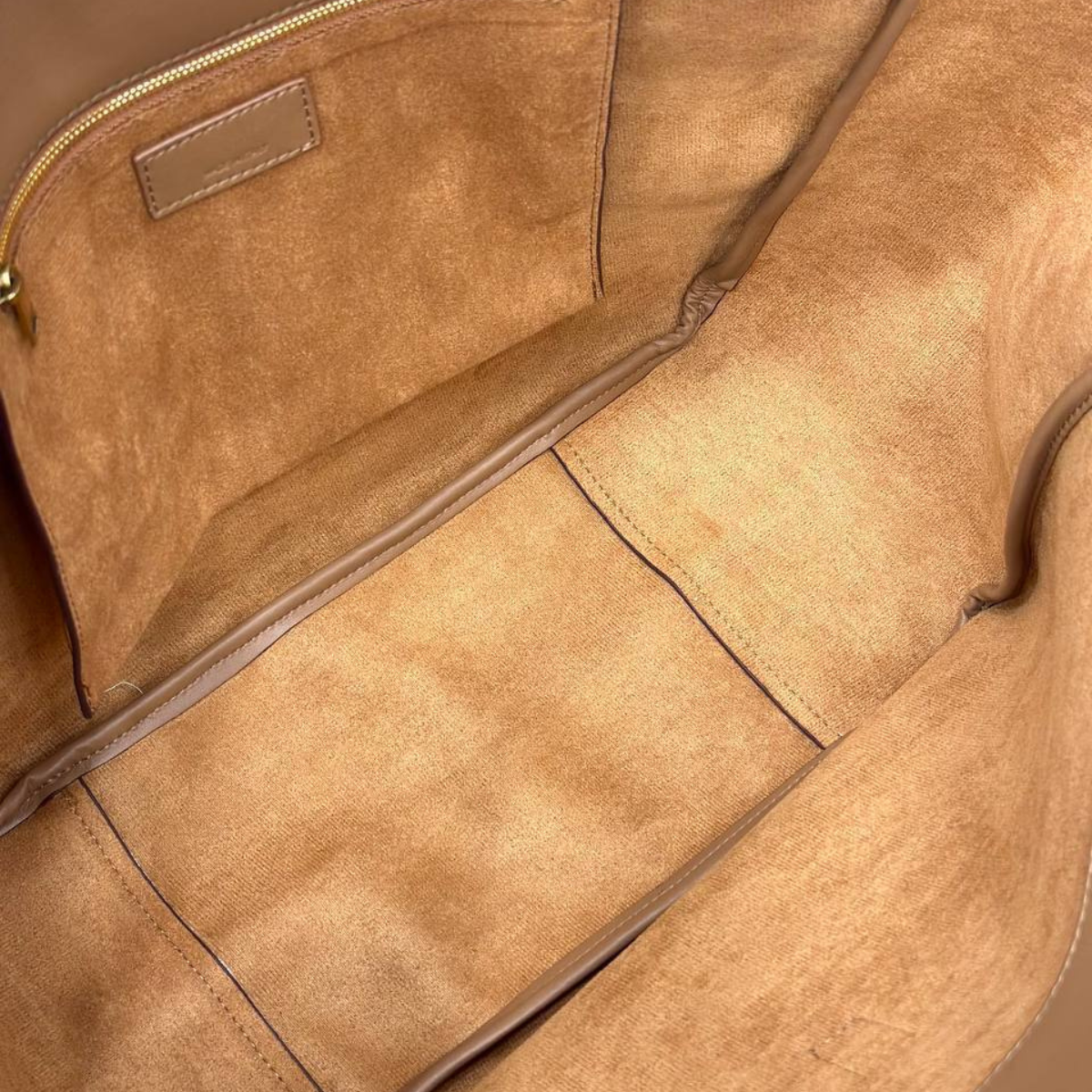 Saint Laurent – Le 5 à 7 Bea-tas in suede