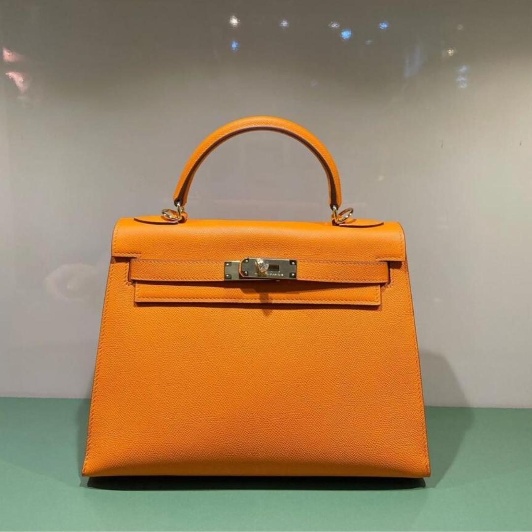 Hermès – Kelly 25 bag in orange with gold-colored hardware