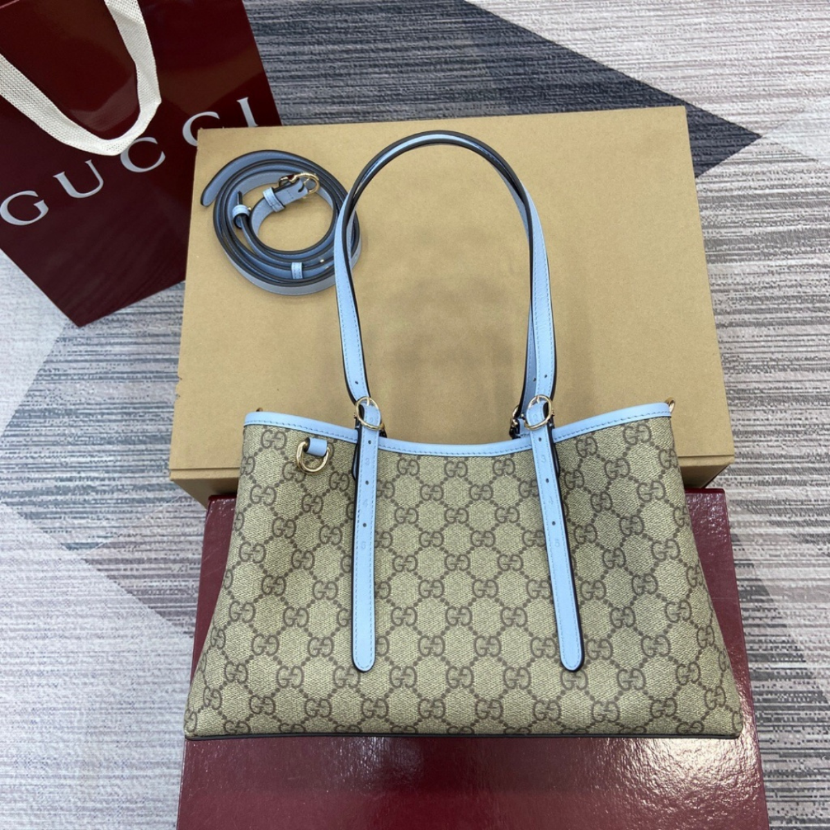 Gucci – Large GG Emblem Shopper Bag
