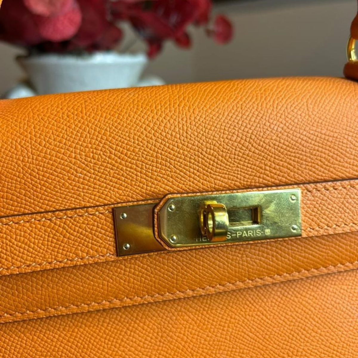 Hermès – Kelly 25 bag in orange with gold-colored hardware