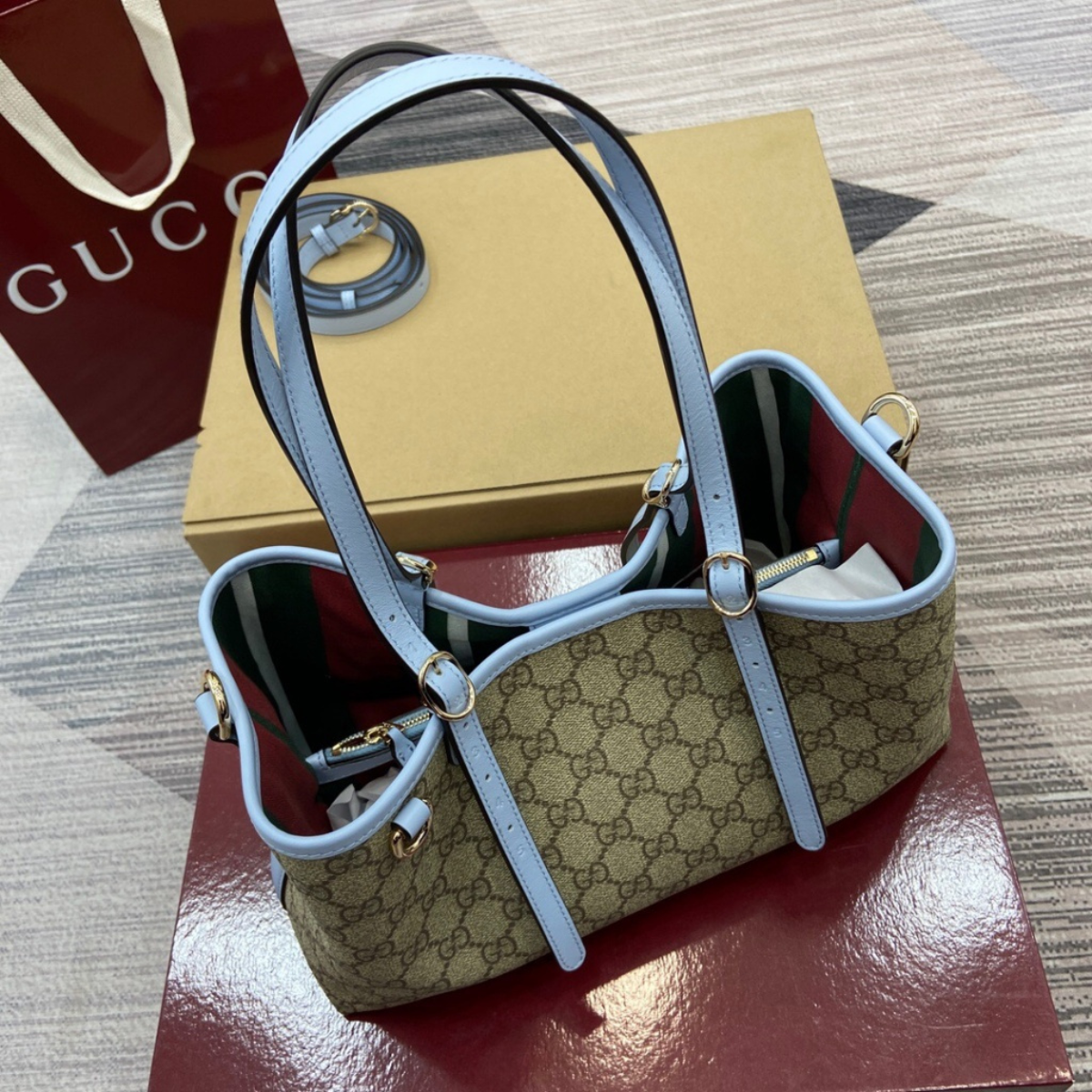 Gucci – Large GG Emblem Shopper Bag