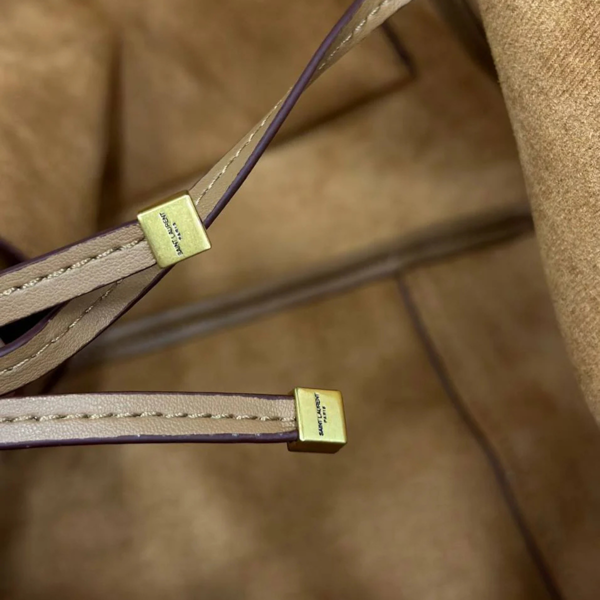 Saint Laurent – Le 5 à 7 Bea-tas in suede