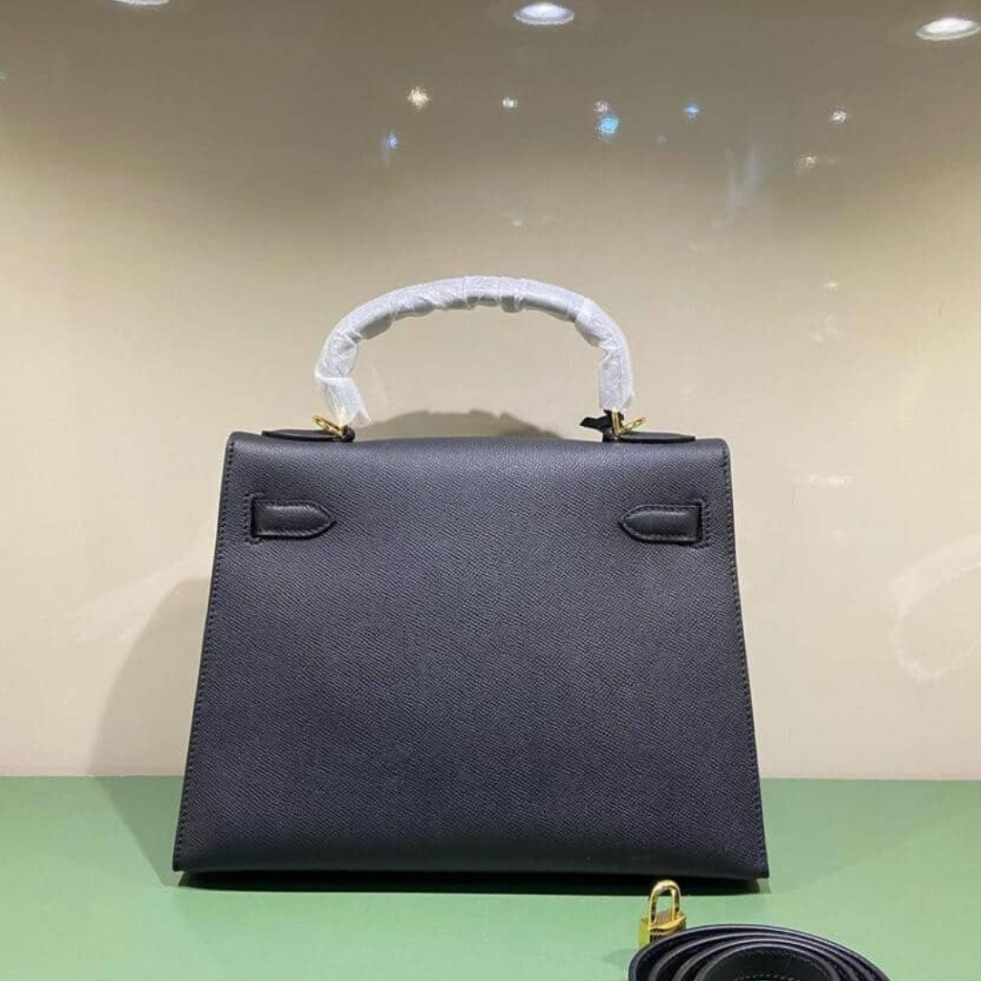 Hermès – Kelly 25 bag in black with gold-colored hardware