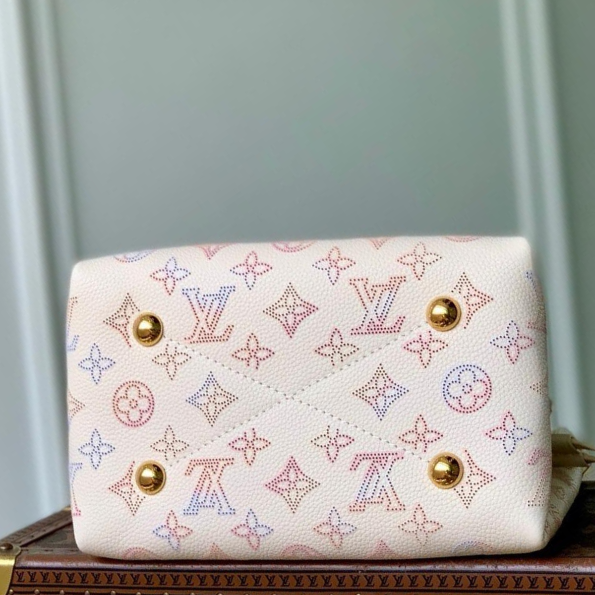 Louis Vuitton – Bella bag